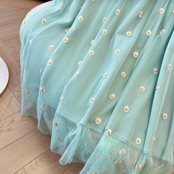 🌼 PLUS Tulle Skirt 🌼 - Picture 4 of 5